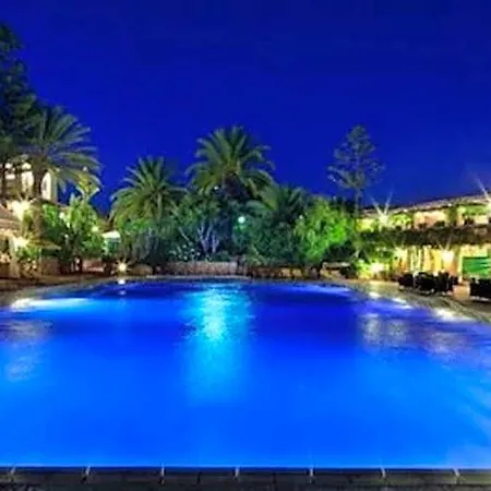 Cala Ginepro Szálloda 4*